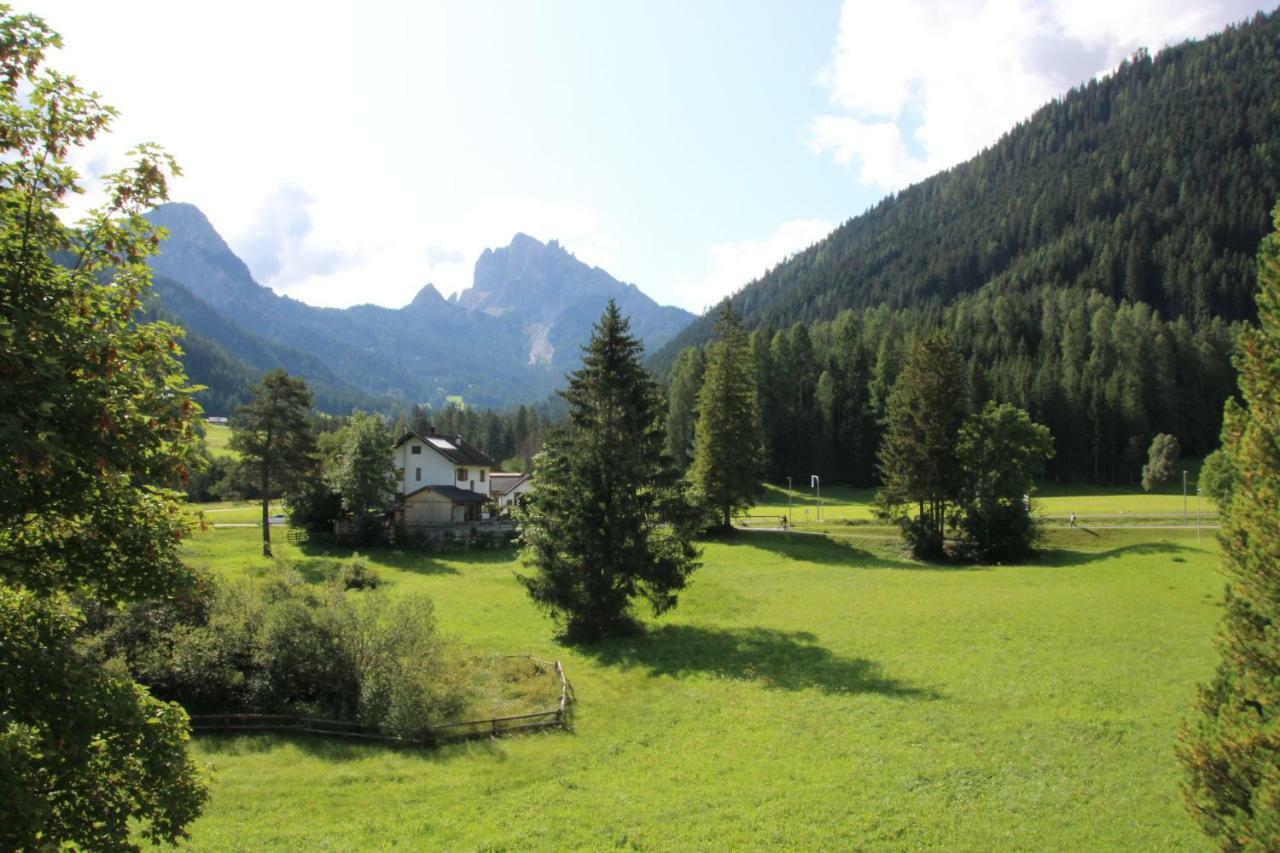Garni Bergblick Hotel Braies  Bagian luar foto